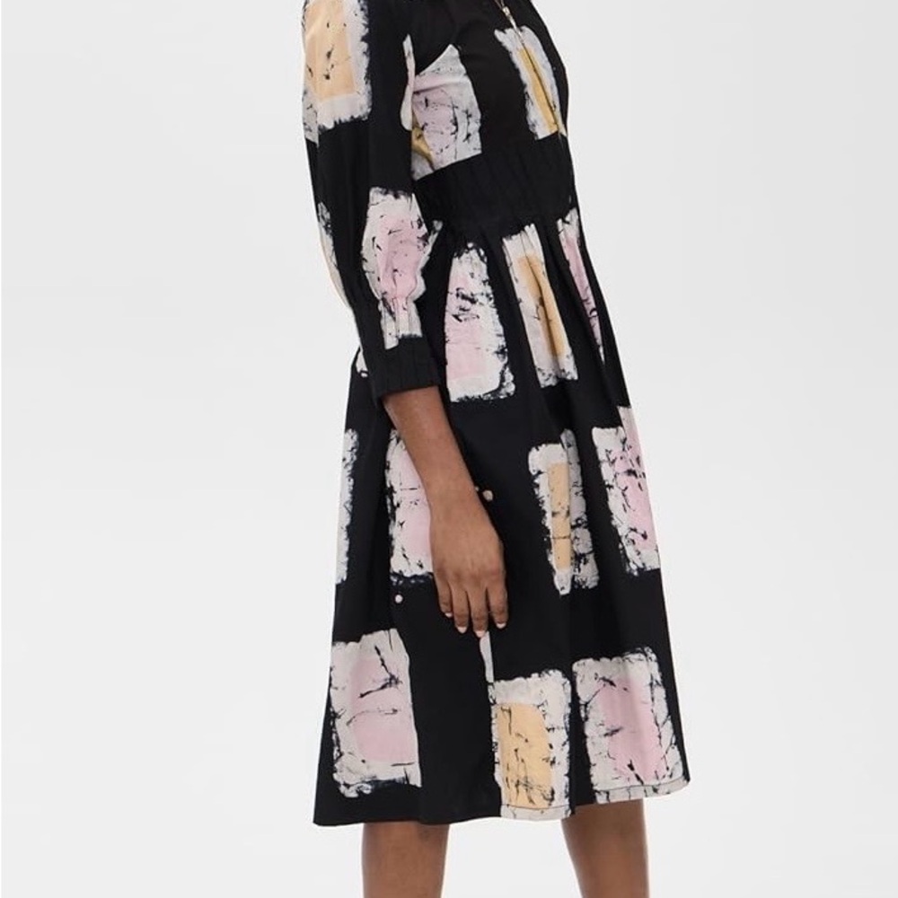 Busayo Yewande Dress in Black Geometric Tie Dye Print - Picture 2 of 9